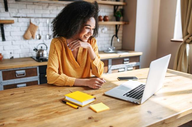 How VoIP Affects Remote Work: Pros and Cons